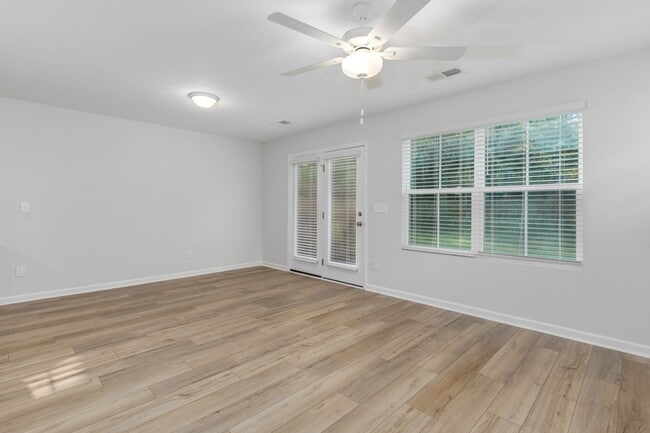 Building Photo - Modern 3-Bed, 2.5-Bath Townhome in Prime L...