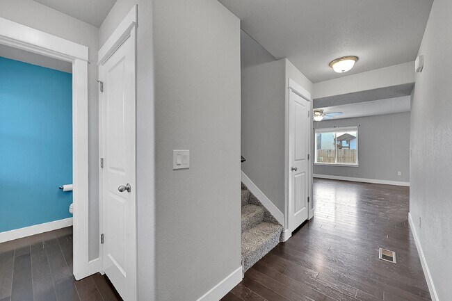 Building Photo - $2,300.00, 3 Beds, 2.5 Baths, Single Famil...