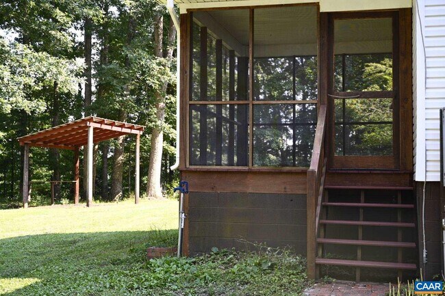 Building Photo - 289 Community House Rd