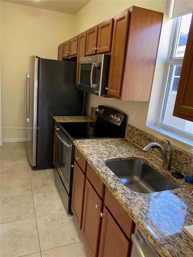 Building Photo - 9409 SW 171st Pl