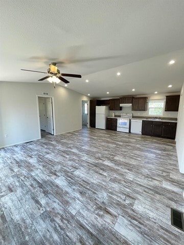 Building Photo - 3639 La Canada Rd