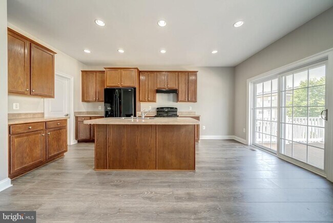 Building Photo - 15970 Greymill Manor Dr