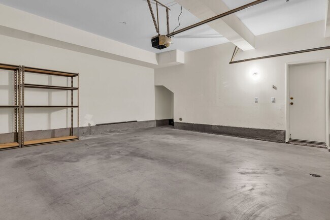 Building Photo - 204 Terra Bella