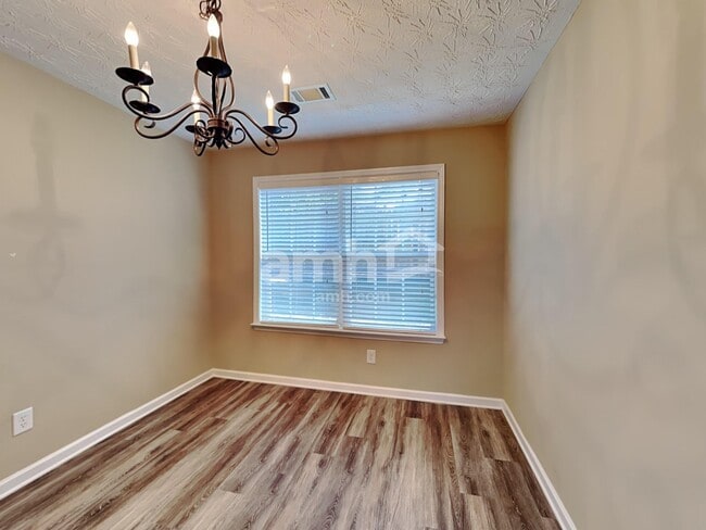 Building Photo - 2622 Lance Ridge Way NE