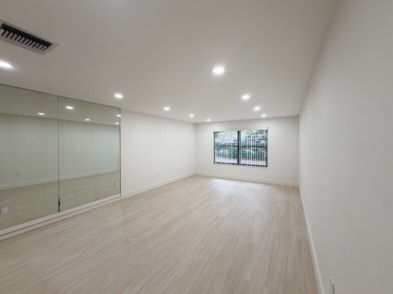 Building Photo - 13165 Chadwick Ct