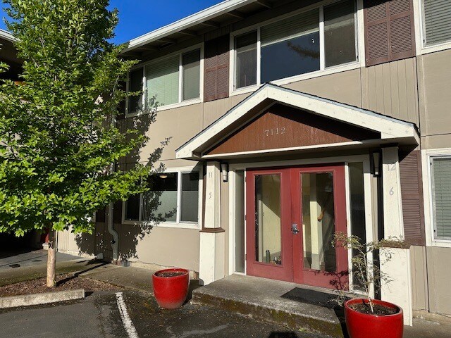 Building Photo - 7112 N Richmond Ave