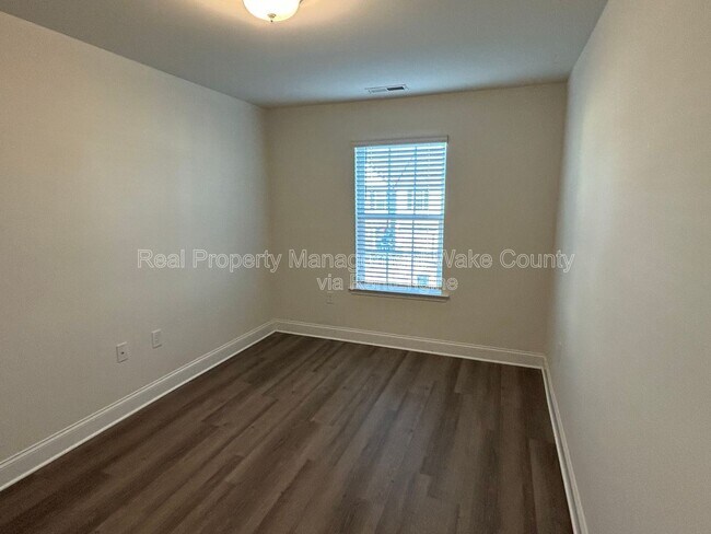 Building Photo - 156 Polaris Ave