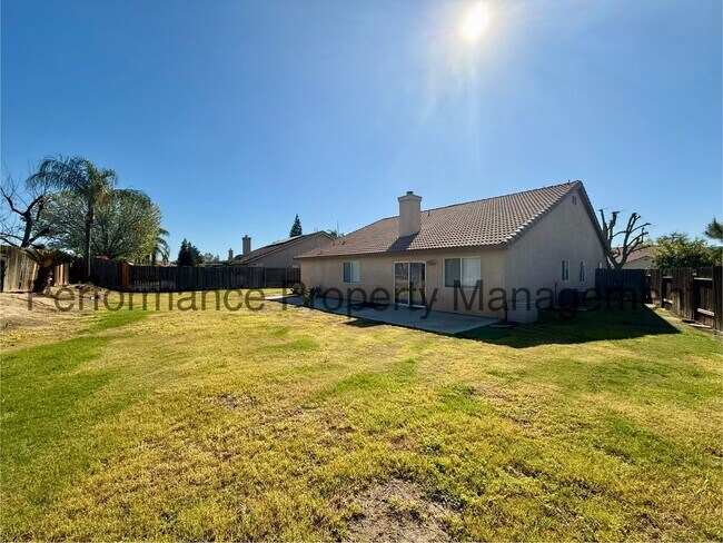 Building Photo - Stunning 5 Bed/2 Bath NW Bakersfield Home
