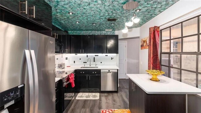 Building Photo - 10438 St Tropez Pl