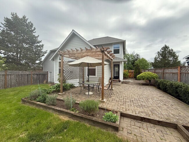 Building Photo - Poulsbo Forest Rock Hills neighborhood house.