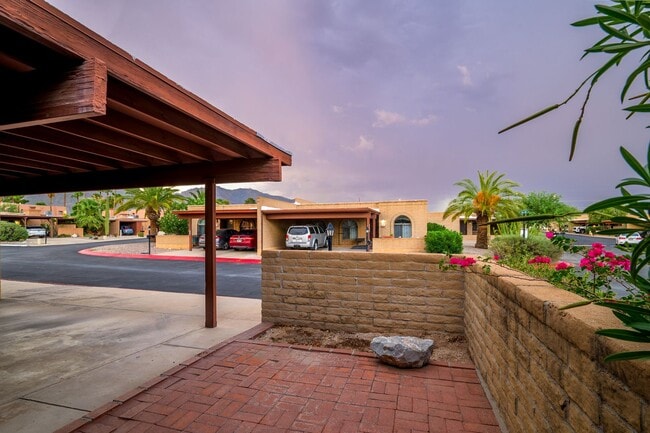 Building Photo - 510 W Cll Lago