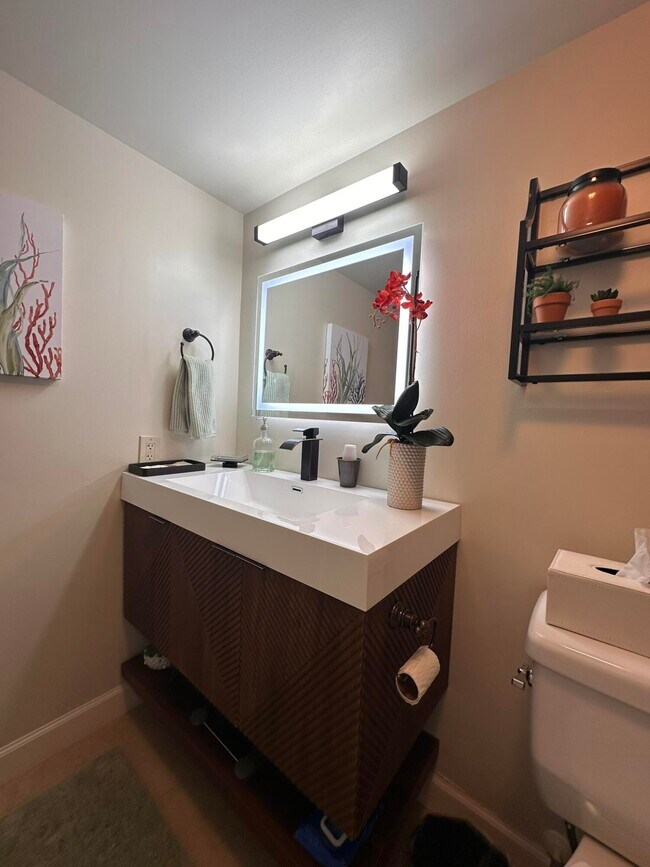 Building Photo - 180 Yacht Club Way