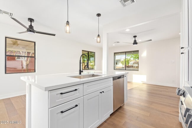 Building Photo - 9042 N 3rd Ave