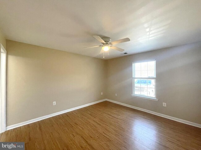 Building Photo - 813 Yardley Dr