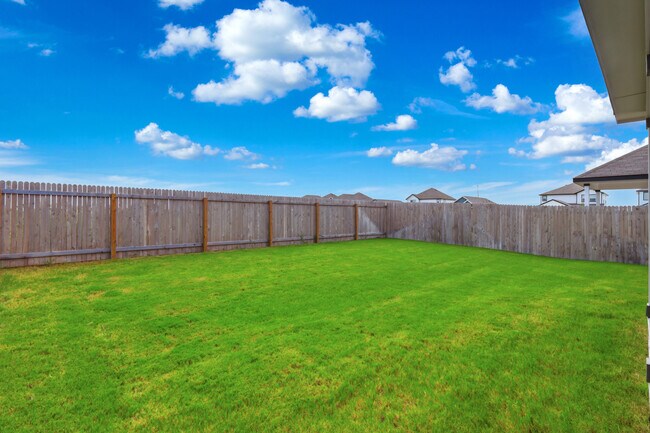 Building Photo - Bright 3-Bed Home with Island Kitchen, Private Patio, and Fenced Yard in New Braunfels