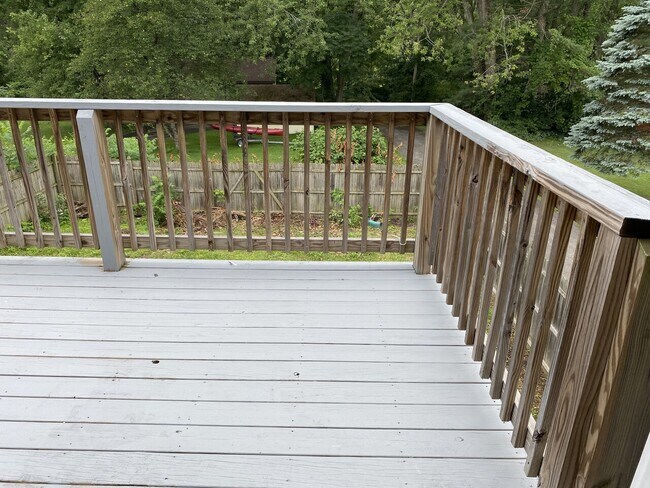 Building Photo - 333 Gardinier St