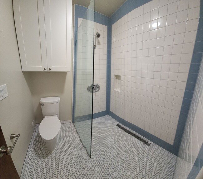 Building Photo - Large 5 Bedroom Home close to Poly Campus!!