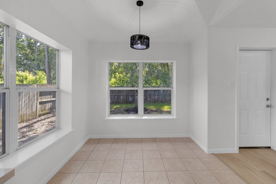 Building Photo - 16413 Danika Oak