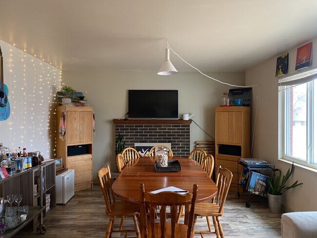Building Photo - STUDENTS WELCOME! Spacious single-family home in the heart of Ft. Collins!