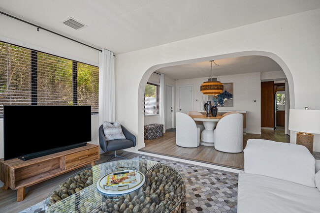 Building Photo - 2330 N Ocean Blvd