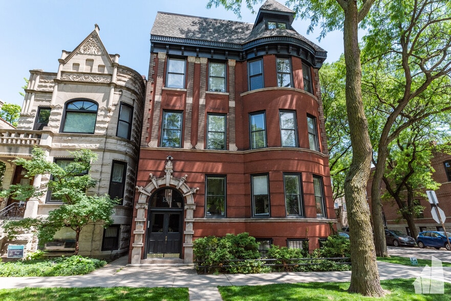 Building Photo - 1301 N Hoyne Ave