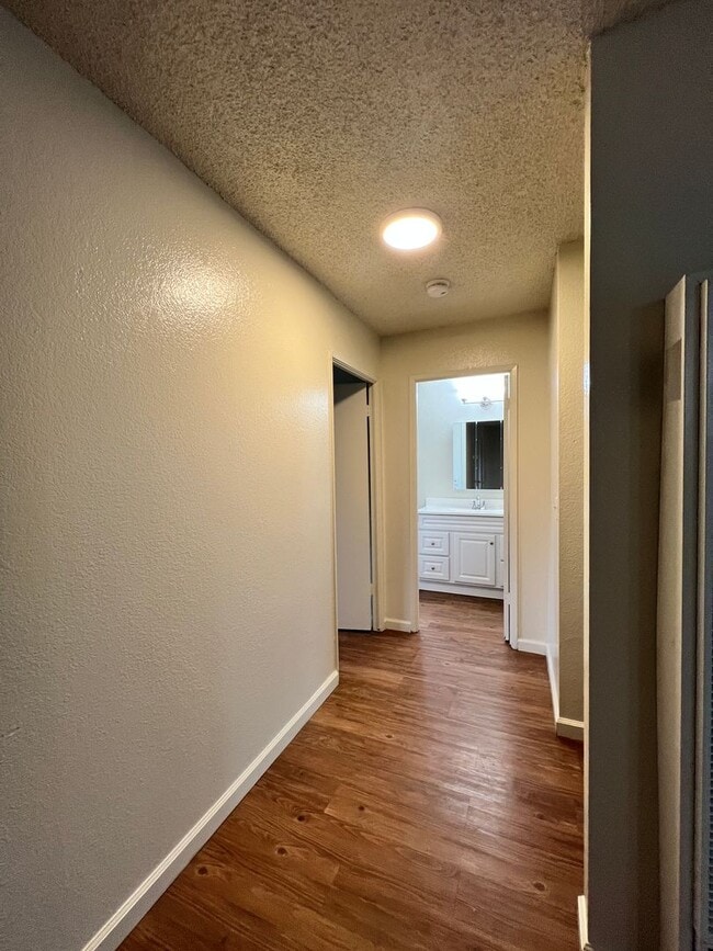 Building Photo - 1160/1162 Lisa Court