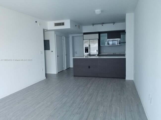 Building Photo - 500 Brickell Ave