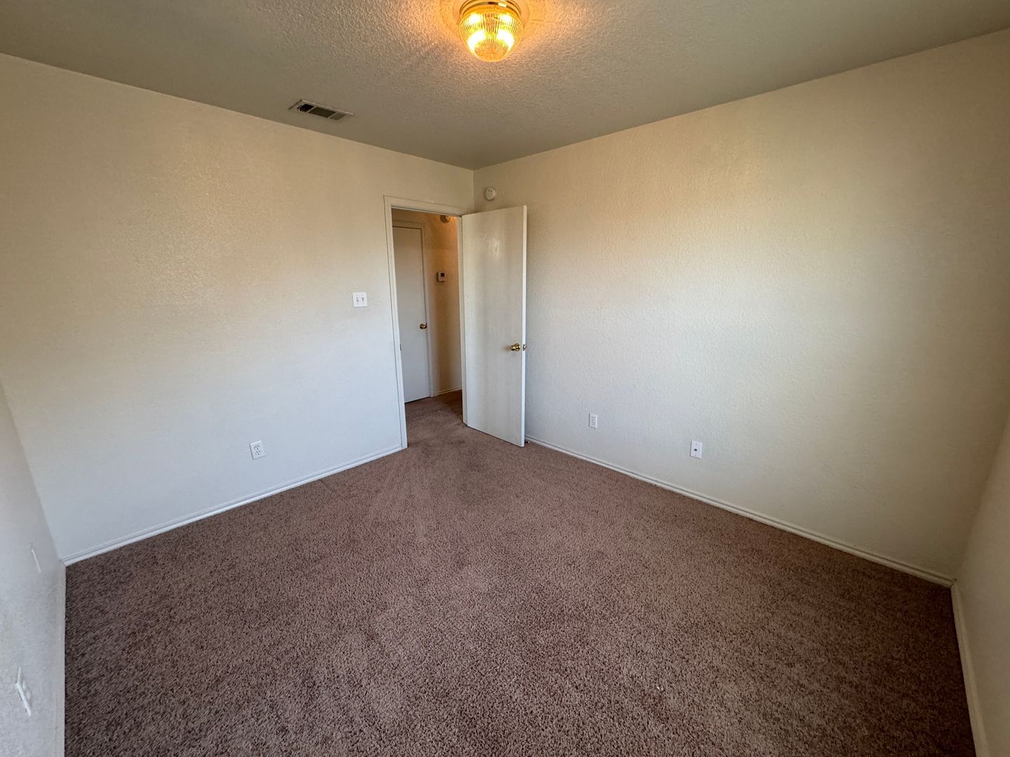 Building Photo - 2801 Alma Dr