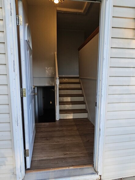 Building Photo - 471 Vincent Ave