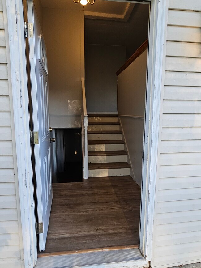 Building Photo - 471 Vincent Ave