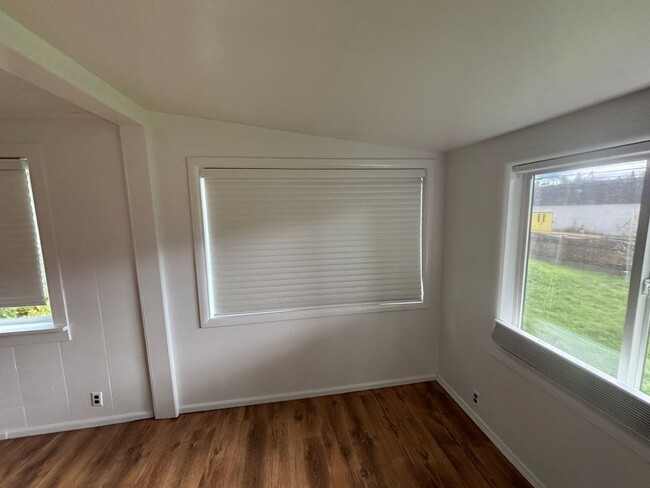 Building Photo - 48015 W 2nd St