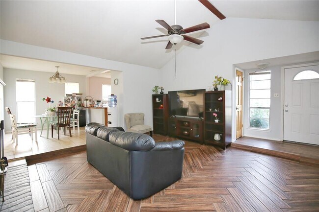 Building Photo - 204 Deerfield Park Dr