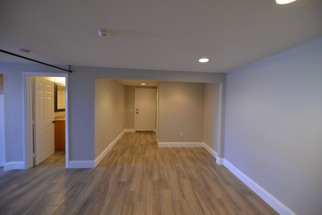 Building Photo - 1006 S El Camino Real