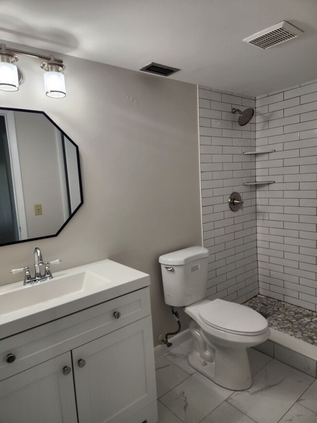 Building Photo - 1485 SW Silver Pine Way