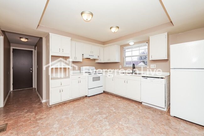 Building Photo - 4418 Procuniar Dr