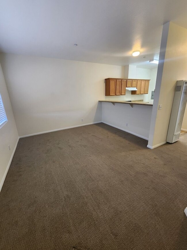 Building Photo - Ocean View Corner Apartment with Private Deck