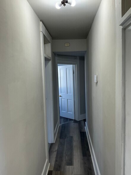 Building Photo - 61 1/2 S 15th St