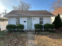 Building Photo - 1903 W 43rd Pl