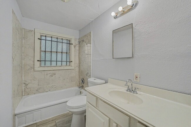 Building Photo - 3107 Altoona St