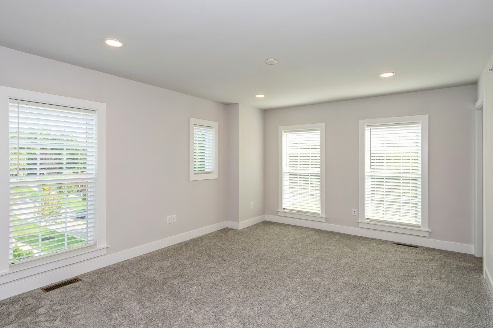 Building Photo - 701 Halcyon Ln