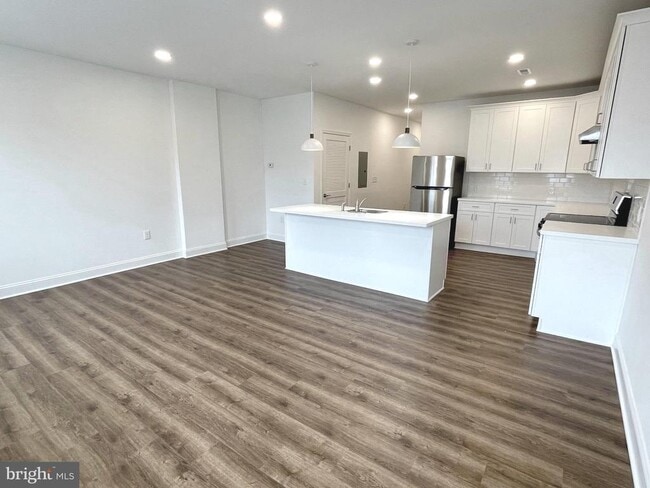 Building Photo - 26 S State St