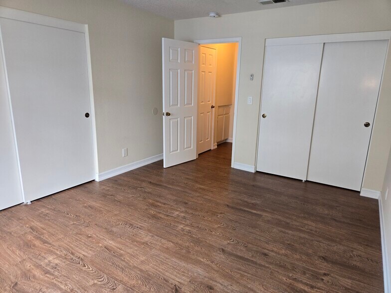 Building Photo - 7796 Essex Dr