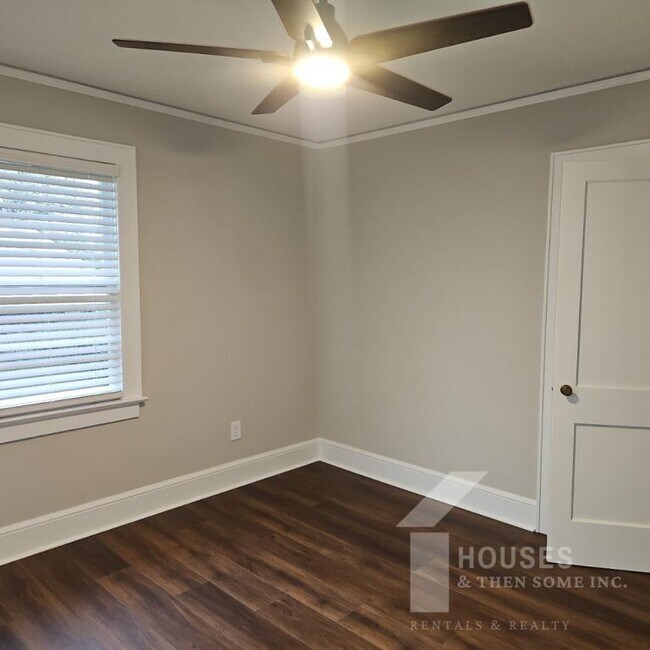 Building Photo - 8 Dargan St