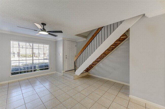 Building Photo - 2002 Gentryside Dr