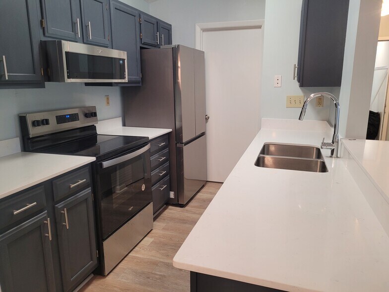 Building Photo - 8919 Eagleview Dr