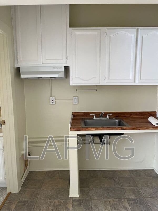 Building Photo - 1614 N Kenmore Ave