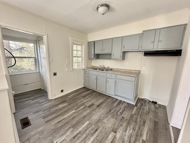 Building Photo - 2026 Lee Ct SW