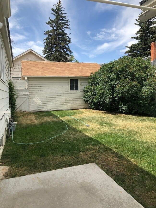 Building Photo - 513 3rd St