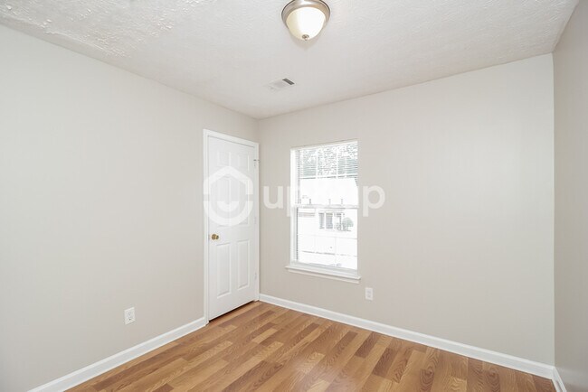 Building Photo - Fantastic 4bd/2.5ba home! Let yourself in!