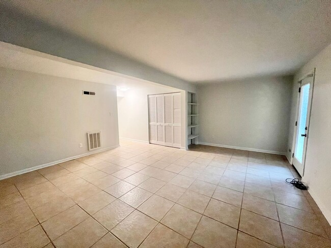 Building Photo - Newly Remodeled 3BD, 3.5BA Raleigh Townhom...